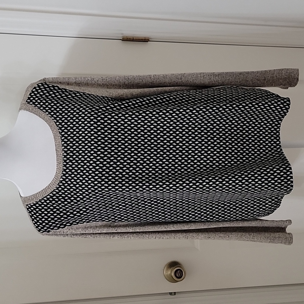Le Lis Size XL Tan and Black Sweater Top, Long Sleeve, Gently Used Condition
